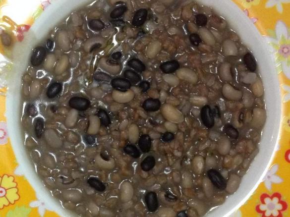 Zuppa rustica con farro e fagioli