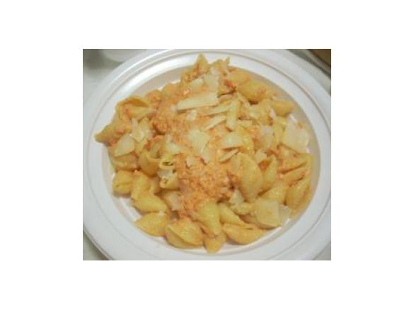 Conchigliette al pomodoro, ricotta e mortadella