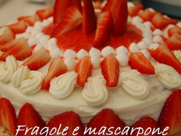 TORTA FRAGOLE E MASCARPONE 