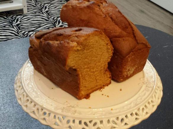 Ciambella dietetica all'acqua con farina di farro e sciroppo d'acero