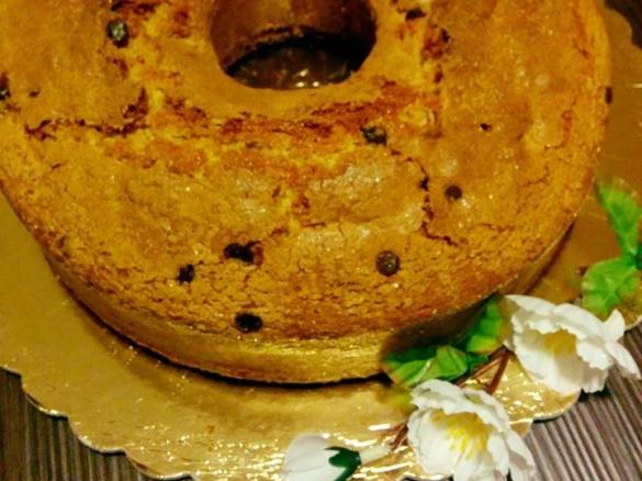 Ciambellone integrale all'arancia con gocce di cioccolato