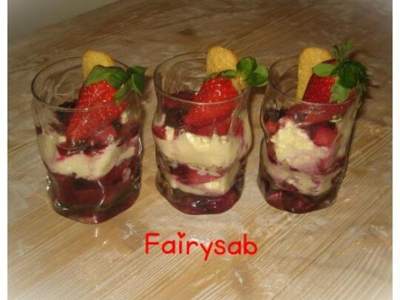 Tiramisù al cocco & frutti rossi (senza uova)