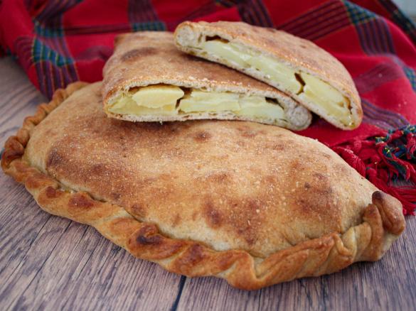 Impanata Siciliana con patate e cipolle