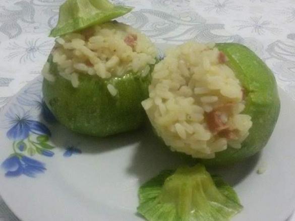 Scrigni di zucchina ripieni di riso