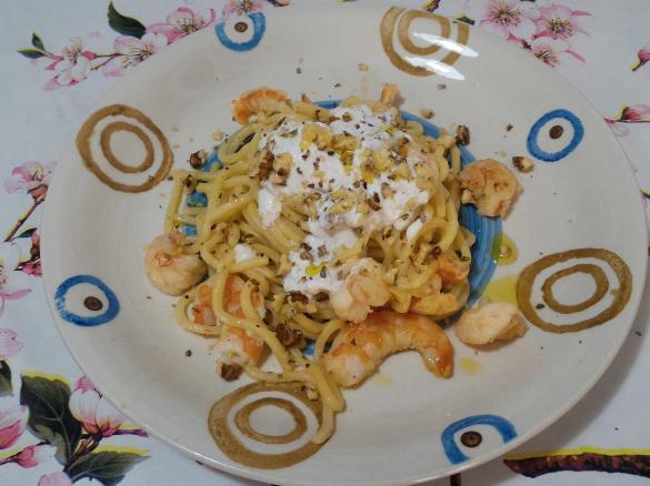 Troccoli con gamberi e crema di burrata