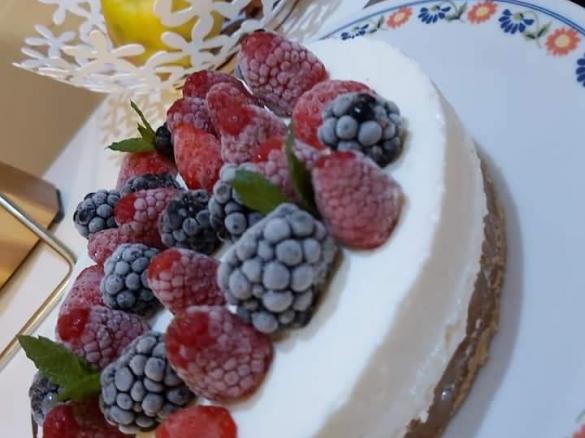 Cheesecake allo yogurt greco e frutti di bosco - contest torte senza cottura