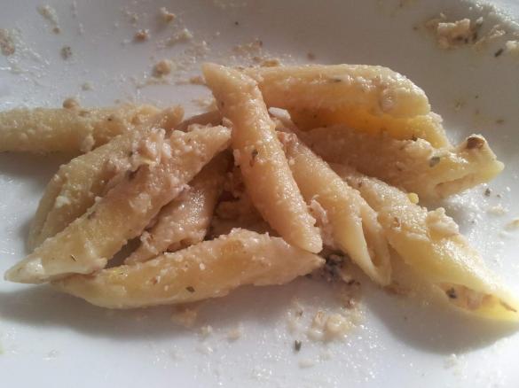Penne al limone e noci con scaglie di parmigiano 