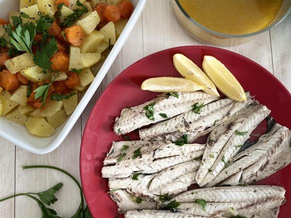 Sgombri a vapore, patate e fumetto