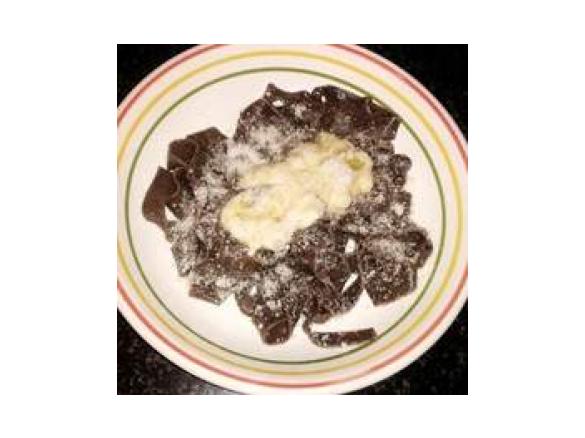 tagliatelle nere con salsa  ai carciofi