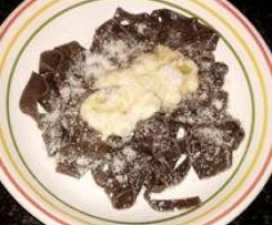 tagliatelle nere con salsa  ai carciofi