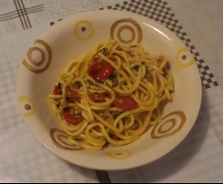 Troccoli con datterini, capperi e cipollotti