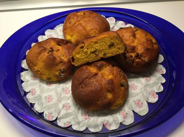 Panini dolci alla zucca e uvetta