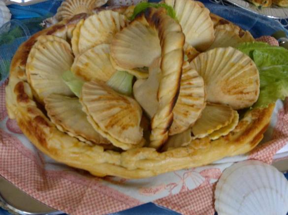 Cesto di pasta di pane e Conchiglie pasta Brisè con ripieno zucchine e Gamberetti