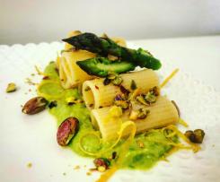 Rigatoni con salsa di asparagi e pistacchi al profumo di limone