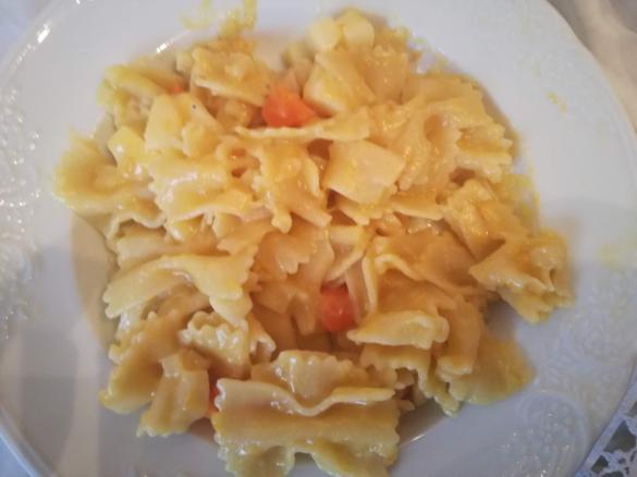 FARFALLE RISOTTATE CON VERDURE E PROVOLONE PICCANTE