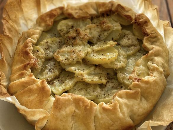 Torta salata salsiccia patate e broccoli