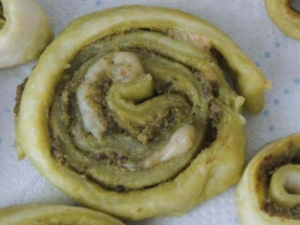 Girelle di pesto ed emmenthal