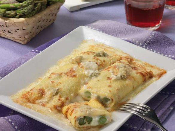 Crêpes con asparagi e gorgonzola