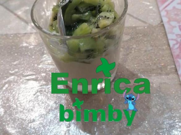 Frullato light con kiwi e yogurt magro