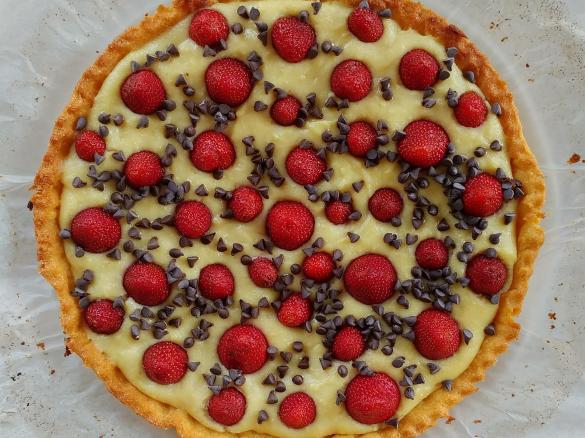 CROSTATA SENZA GLUTINE CON CREMA PASTICCERA E FRAGOLE