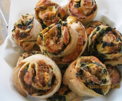 Girelle salate con cavolo nero ,salsiccia e scamorza affumicata(contest - pic nic)