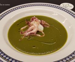 Crema di zucca gialla e spinaci con calamari a vapore