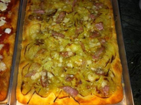 PiZZA Con Lievito Madre : Patate Parmigiano e Guanciale 