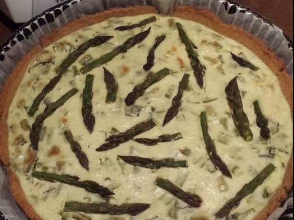 Quiche di kamut con feta e asparagi