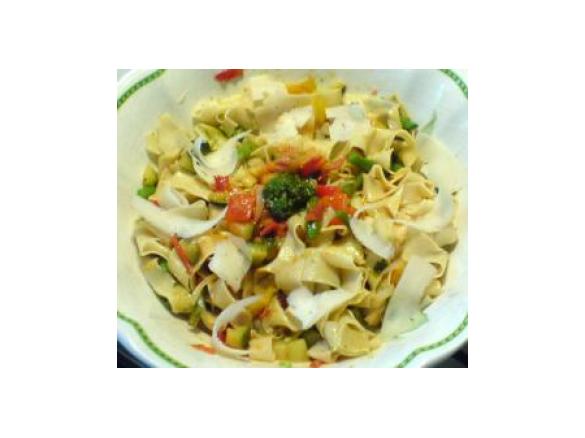 Tagliatelle con farina di ceci alle verdure