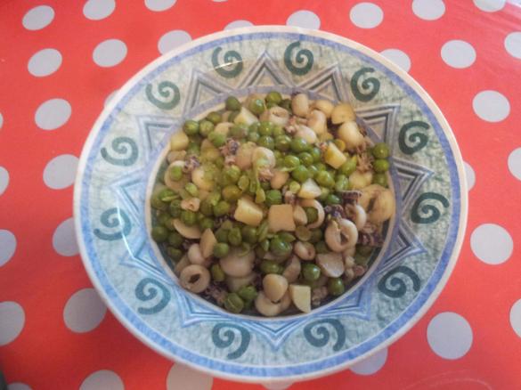Seppioline con patate e piselli