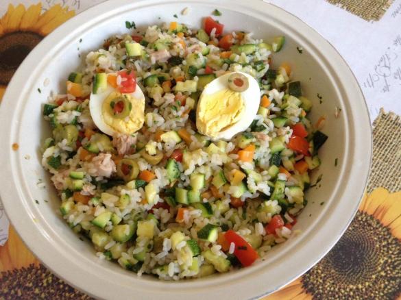 Insalata di riso con verdure dell'orto