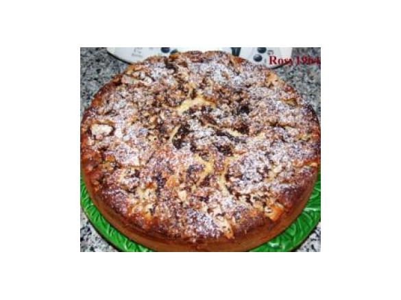 Torta di pere allo yogurt con noci caramellate e scaglie di cioccolato