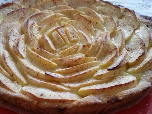 Crostata alle mele con crema pasticcera