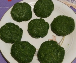 Hamburger di pollo con cubetti congelati di spinaci