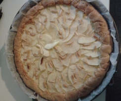 pasta frolla con crema di limone, mela e pinoli