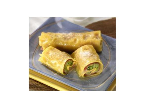 Rotoloni di pasta con broccoletti e prosciutto