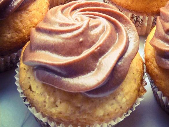 Cupcakes(Muffin) alla Mandorla con Frosting alla Nutella e Mascarpone