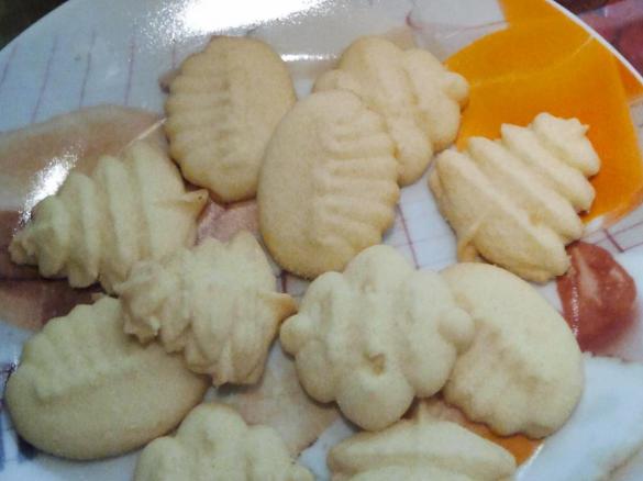 Biscotti pasticcini al limone con la sparabiscotti