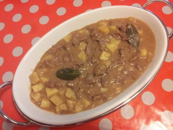 Spezzatino di bufalo con curry e patate