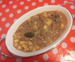 Spezzatino di bufalo con curry e patate