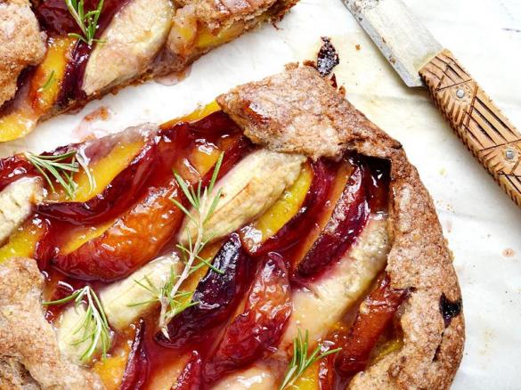 Galette rustica semintegrale al grano saraceno con pesche e banane (contest pesche)