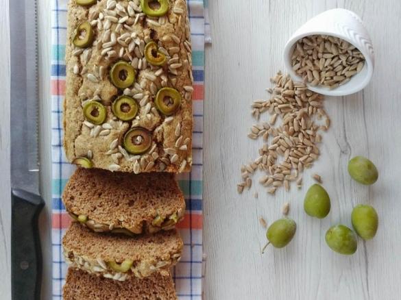 PANE DI GRANO SARACENO con semi di girasole e olive