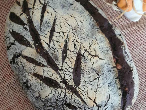 Pane doppio cioccolato con nocciole