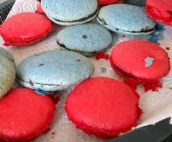 macarons con ripieno di cioccolato e mandorle