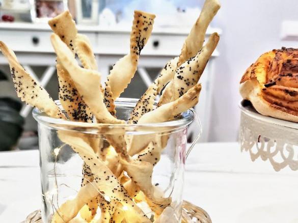 Grissini super veloci di pasta al vino ai semi