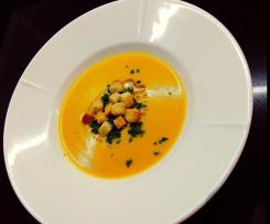 Crema di carote, patate e funghi con merluzzo e contorno di fagiolini