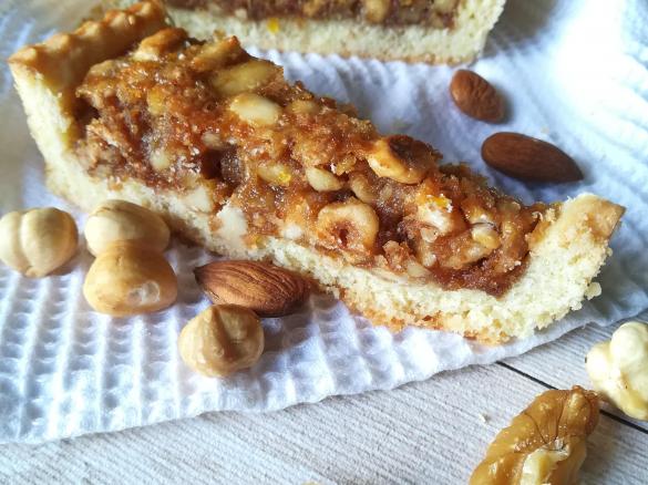 Crostata con frutta secca