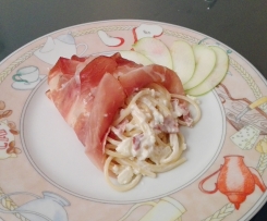 CORNUCOPIA DI SPECK RIPIENA DI SPAGHETTI AL PARMIGIANO MELA E PINOLI - CONTEST OTTOBRE