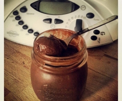 Crema spalmabile alle nocciole ipocalorica