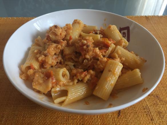 Rigatoni con nasello e pomodorini